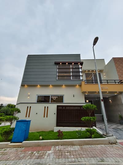 6.5 MRLA DOUBLE UNIT CORNER HOUSE FOR SALE WITH BEAUTIFUL LAWN