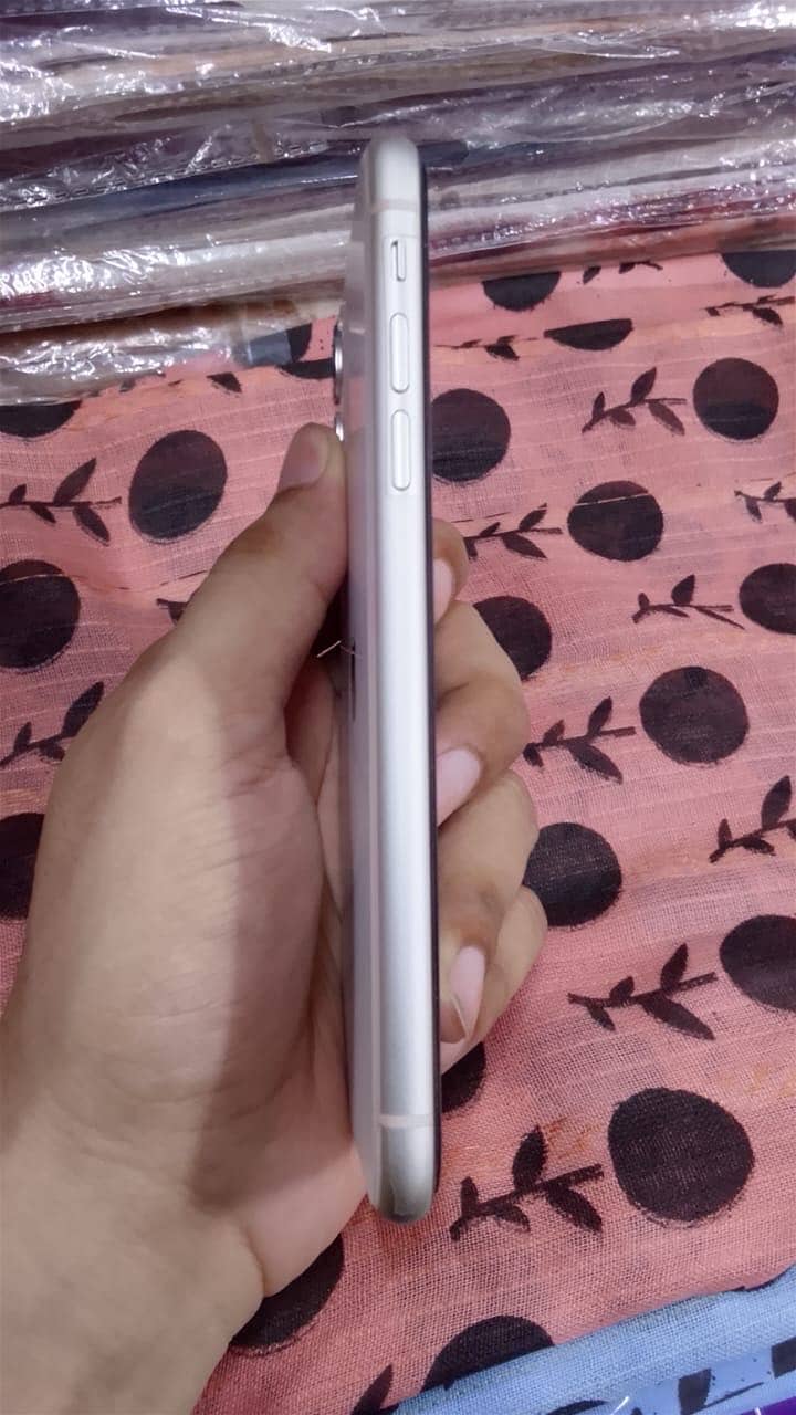 Apple iPhone 11 3