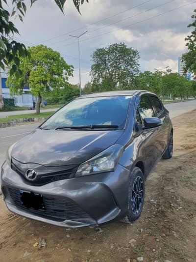 Toyota Vitz 2015