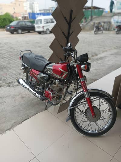 Crown 125, model 2020, in good condition for sale.