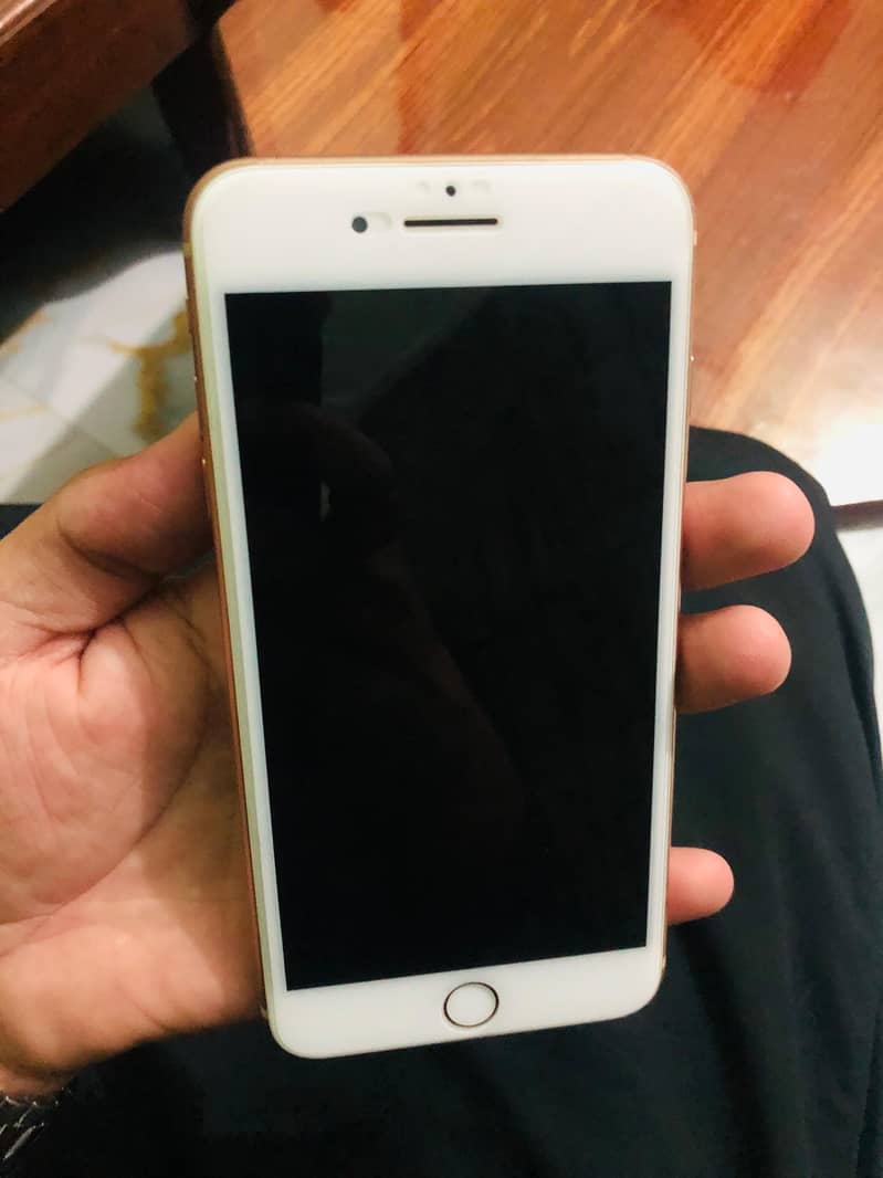 Apple iPhone 8 Plus 1