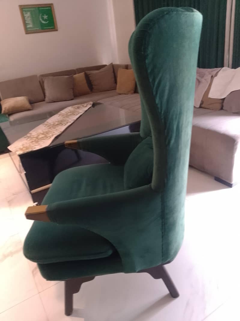 wings sofa 1