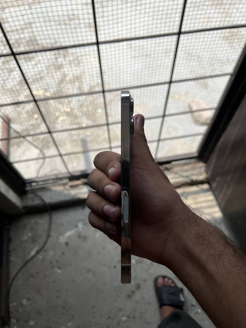 Apple iPhone 13 Pro Max 2