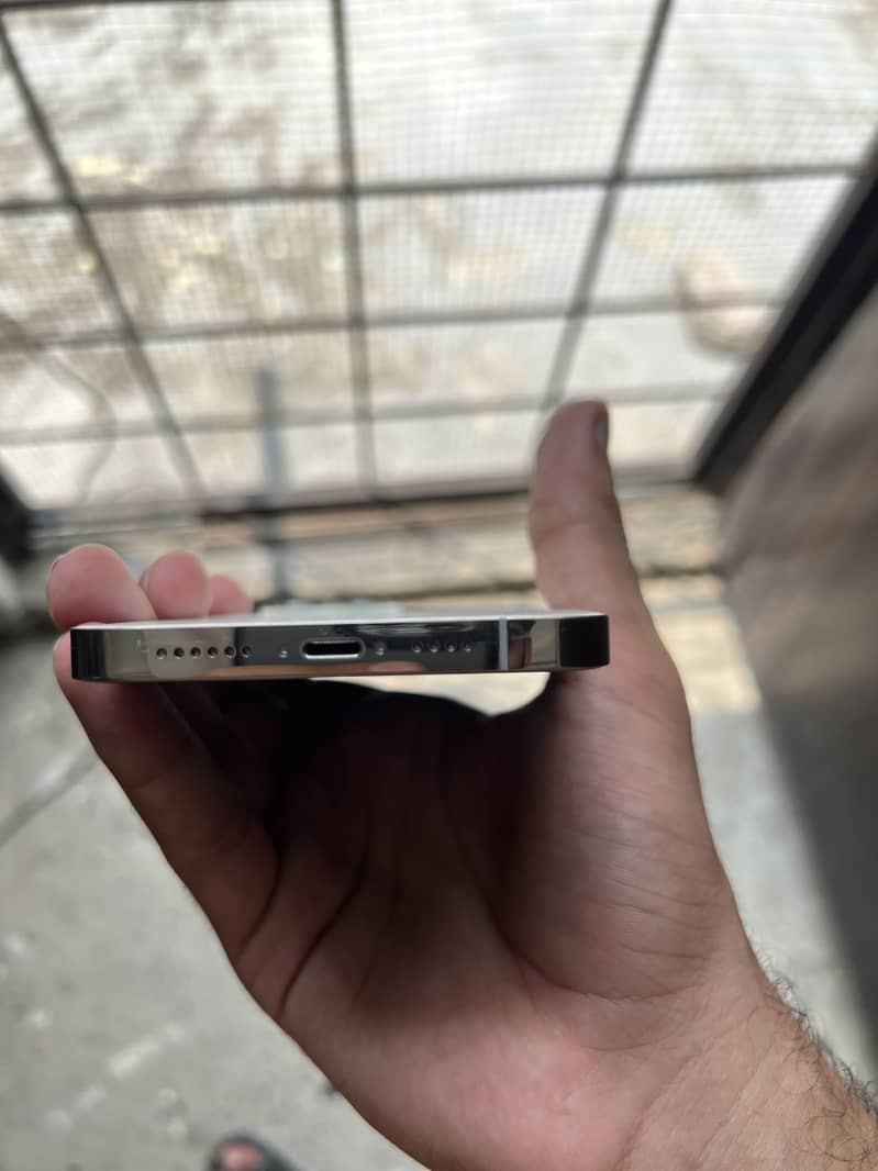 Apple iPhone 13 Pro Max 3