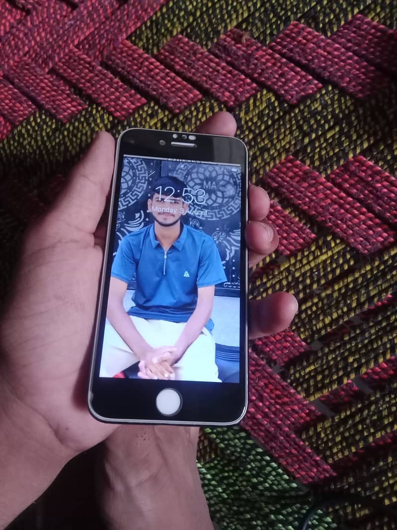 Apple iPhone 7 3