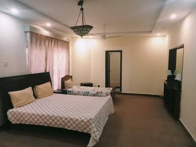 working lady paying gust in g/11 one kanal house
