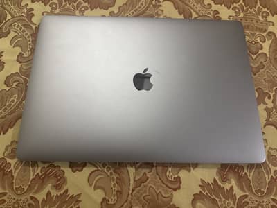MacBook Pro 15 inches 2017 model touch bar