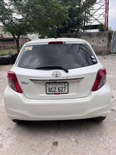 Toyota Vitz 2013/17 2 pach laga ha bs baki sari janwan