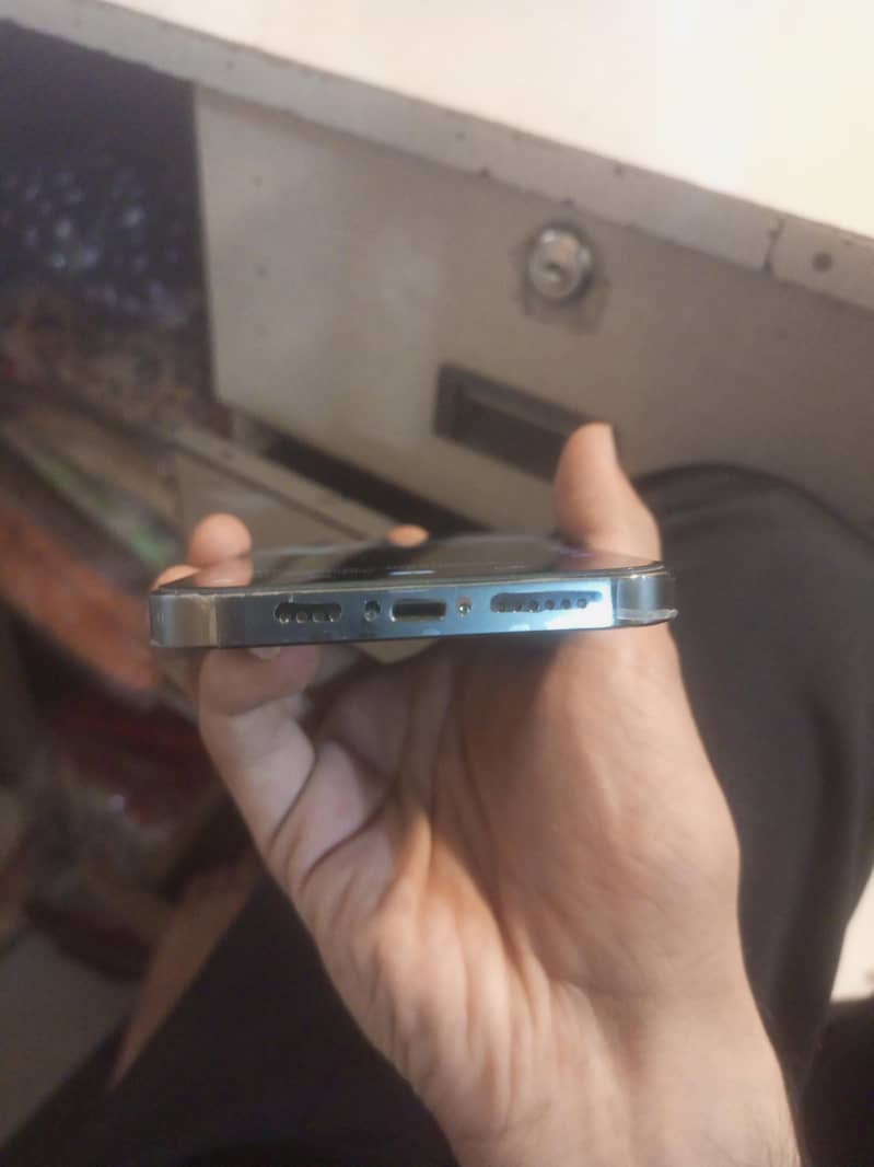 13 pro max 4