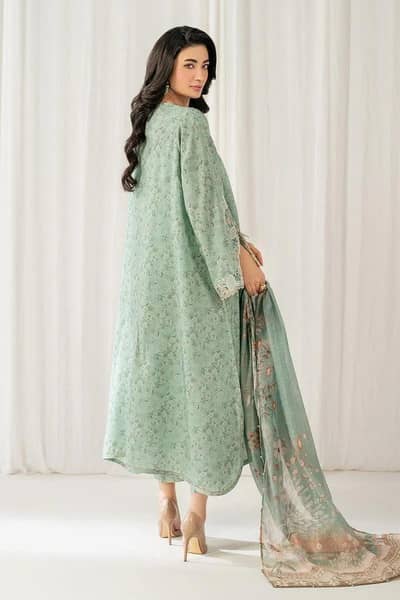 Pakistani Green Embroidered Kurta Set with Shawl — Markaz App
