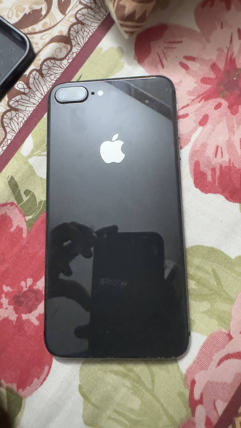 Apple iPhone 8 Plus 1