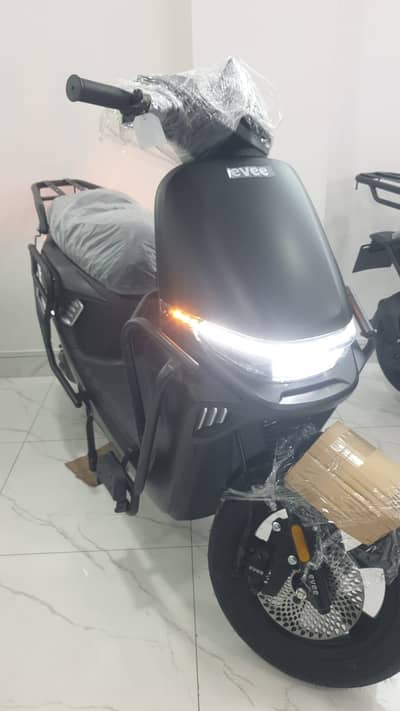  **EVEE MITO+ ELECTRIC SCOOTER — FOR SALE** 