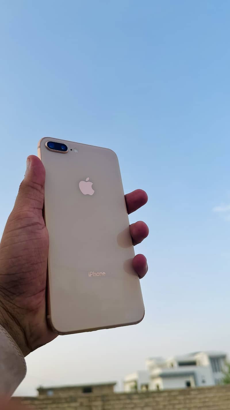 Apple iPhone 8 Plus 3