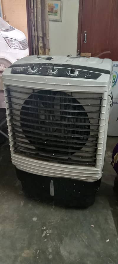 air cooler with bargain good condition with 2 free ice packs