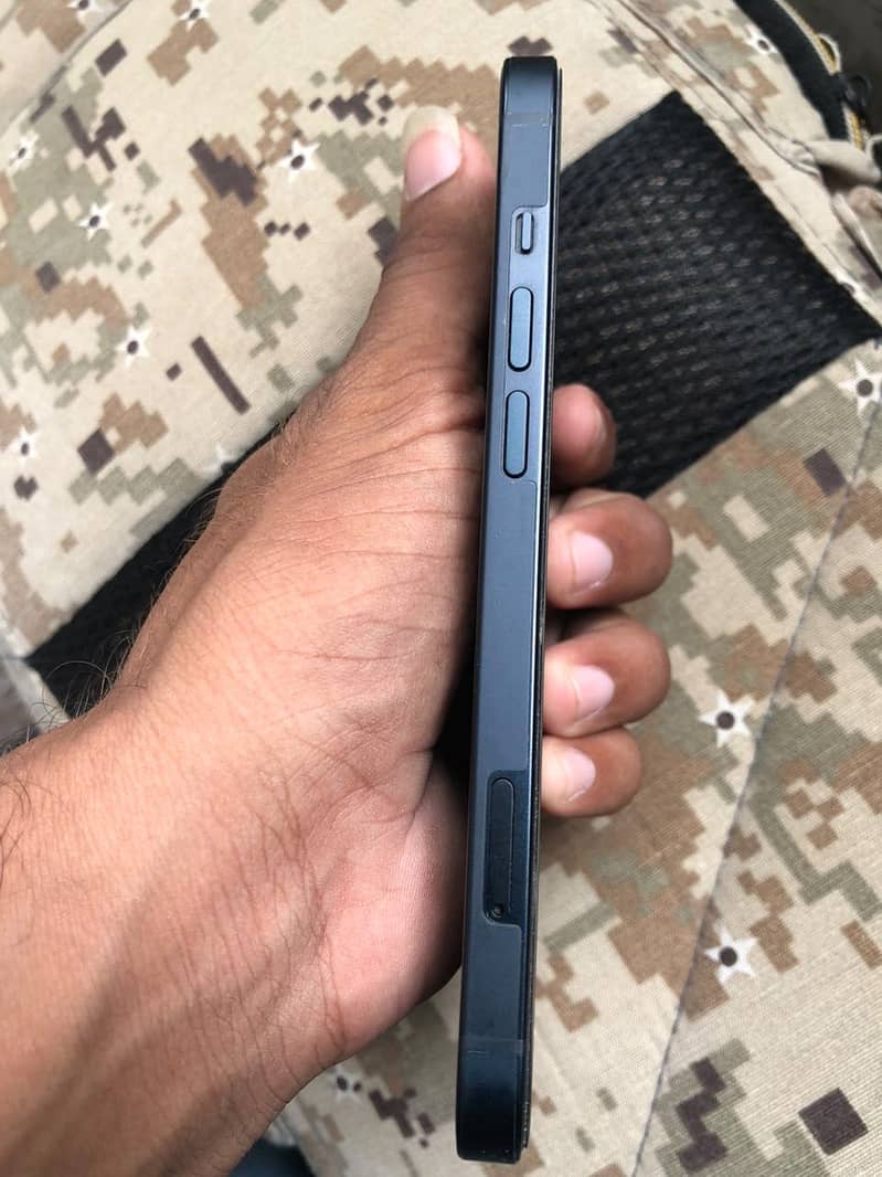 Apple iPhone 13 2