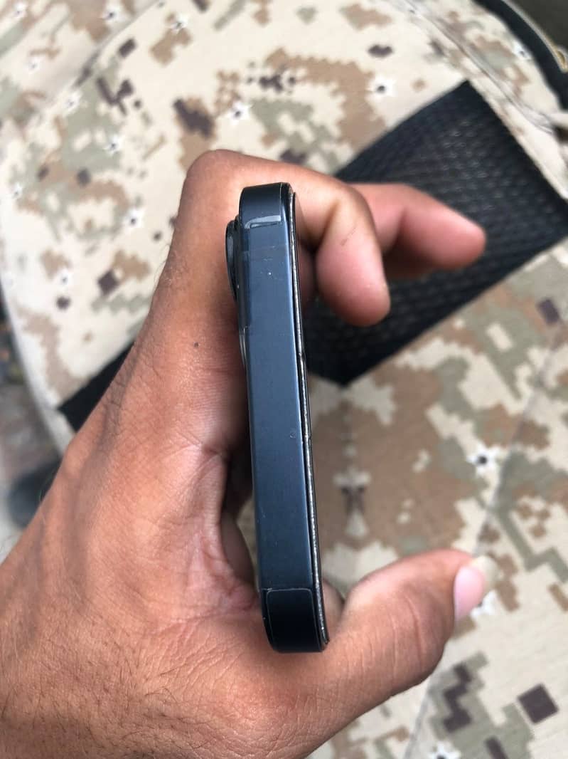 Apple iPhone 13 5