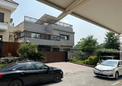 F-11/2 New House With Extra 4/Kanal Triple Unit House Very Reasonable Demand Contact Us More Det: