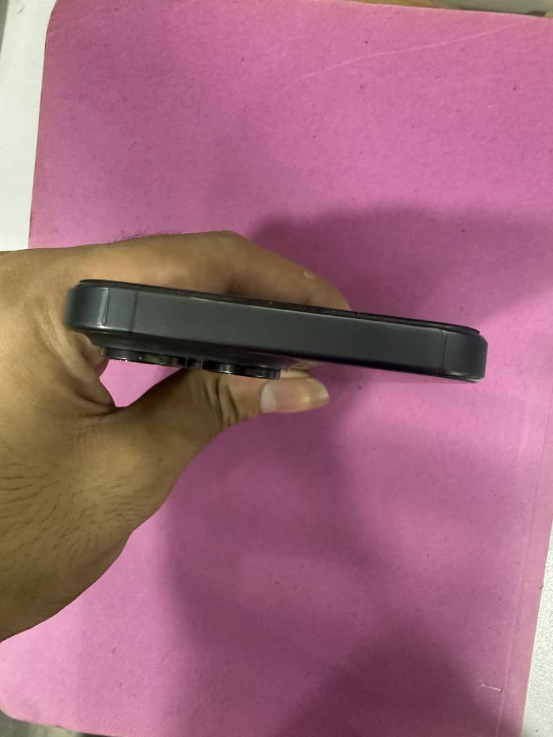 iPhone 15 pro max 3
