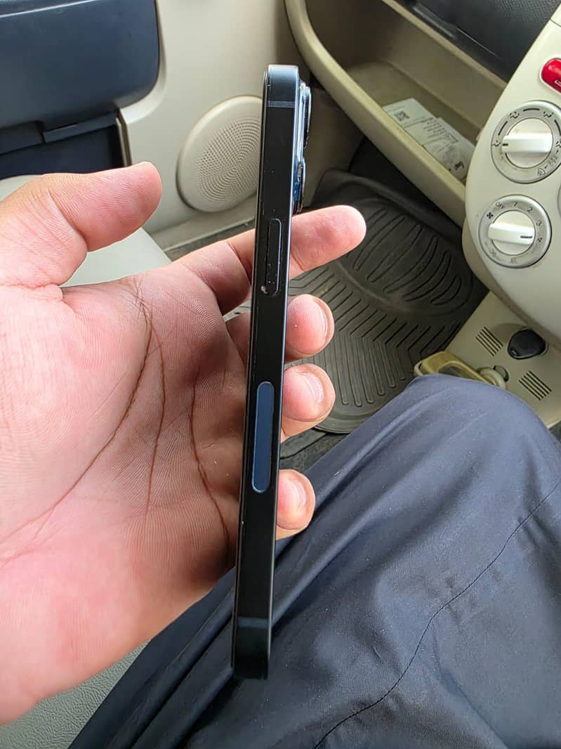 Apple iPhone 14 3