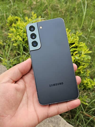 Samsung  S22