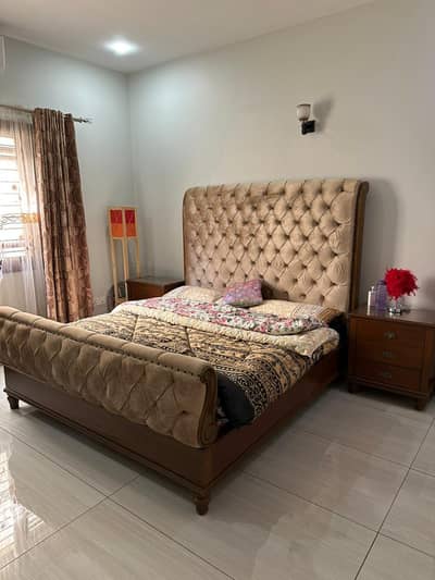 high qality king size with side tables