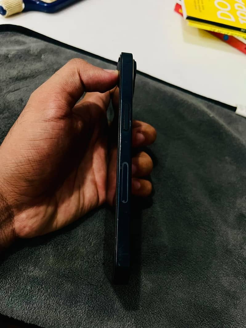 Apple iPhone 14 3