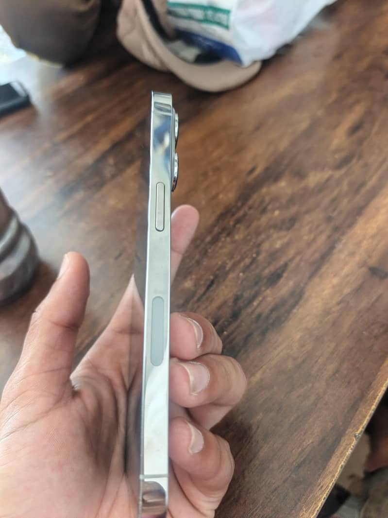 Apple iPhone 13 Pro 2