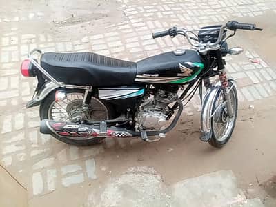 125 ka 2014 model a for sale hai 0321 305 2523 yah Mera call number