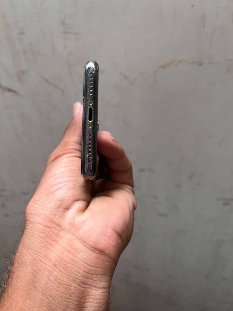 Apple iPhone X 3