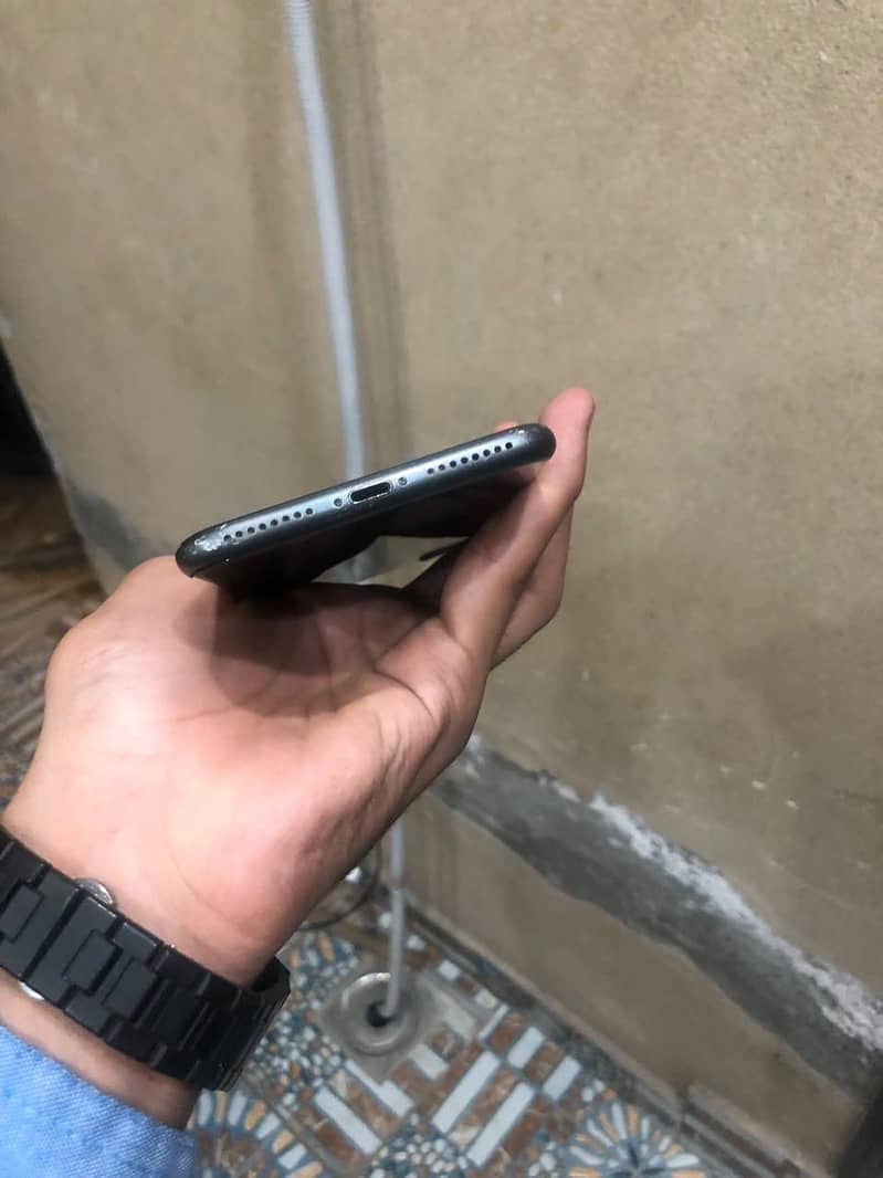 Apple iPhone 8 Plus 1