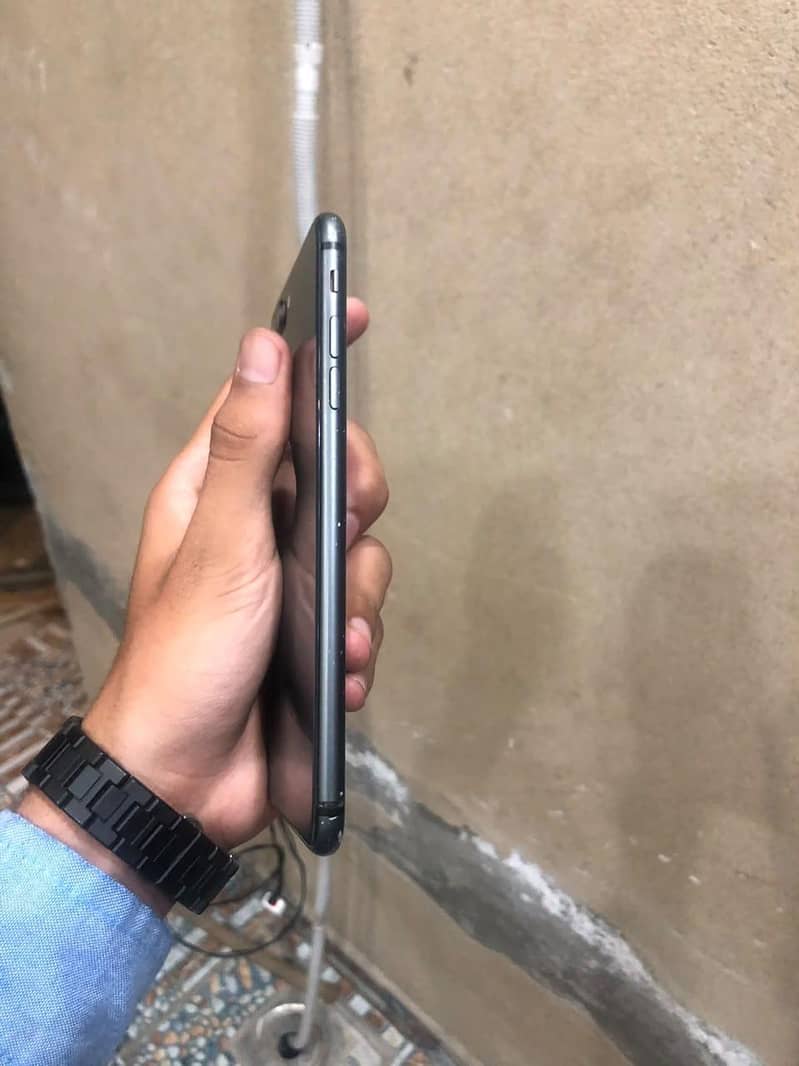Apple iPhone 8 Plus 6