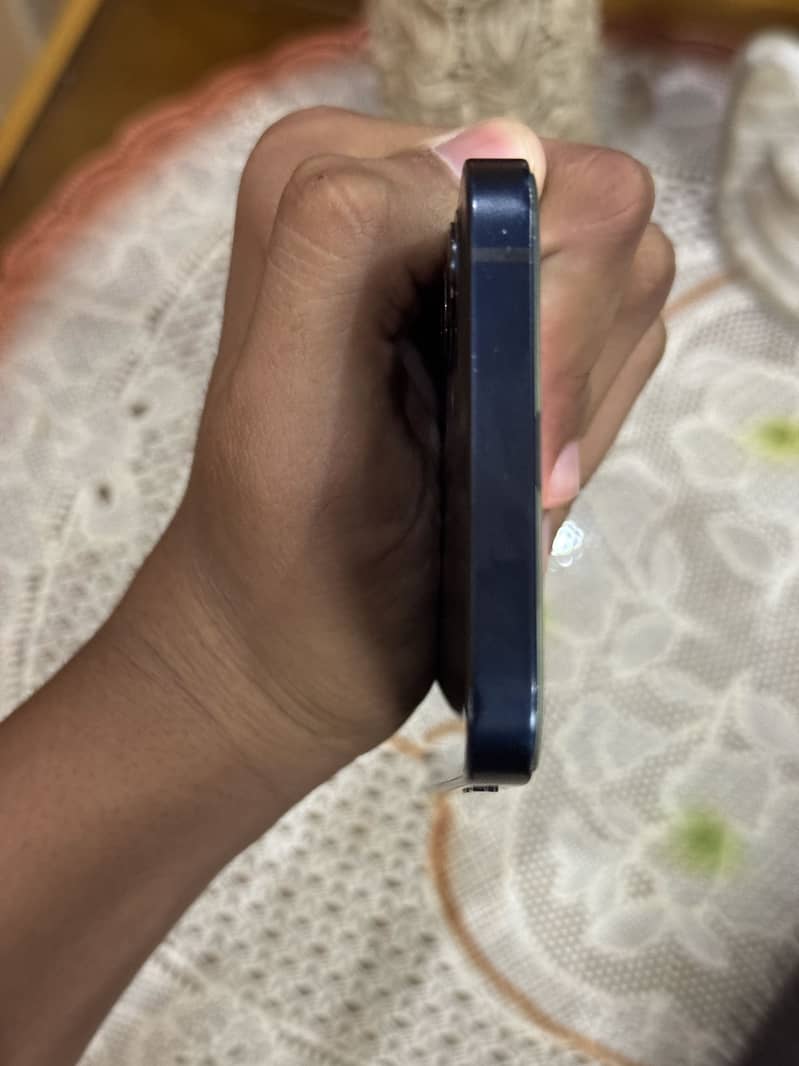 Apple iPhone 12 4