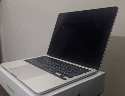 MacBook Air M2 13-inch | 16GB RAM | 256GB SSD