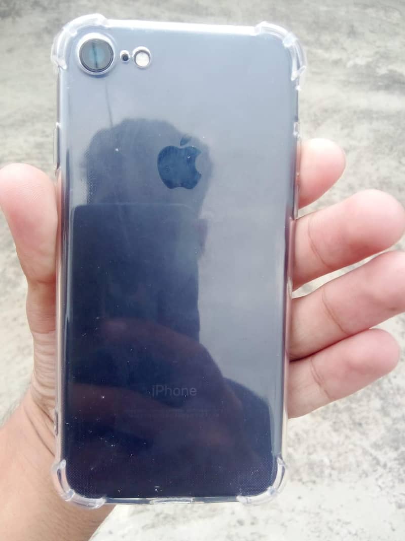 Apple iPhone 7 2