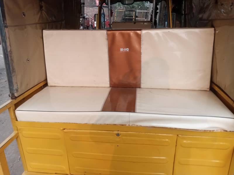 تیز رفتار چھ سیٹر رکشہ 3