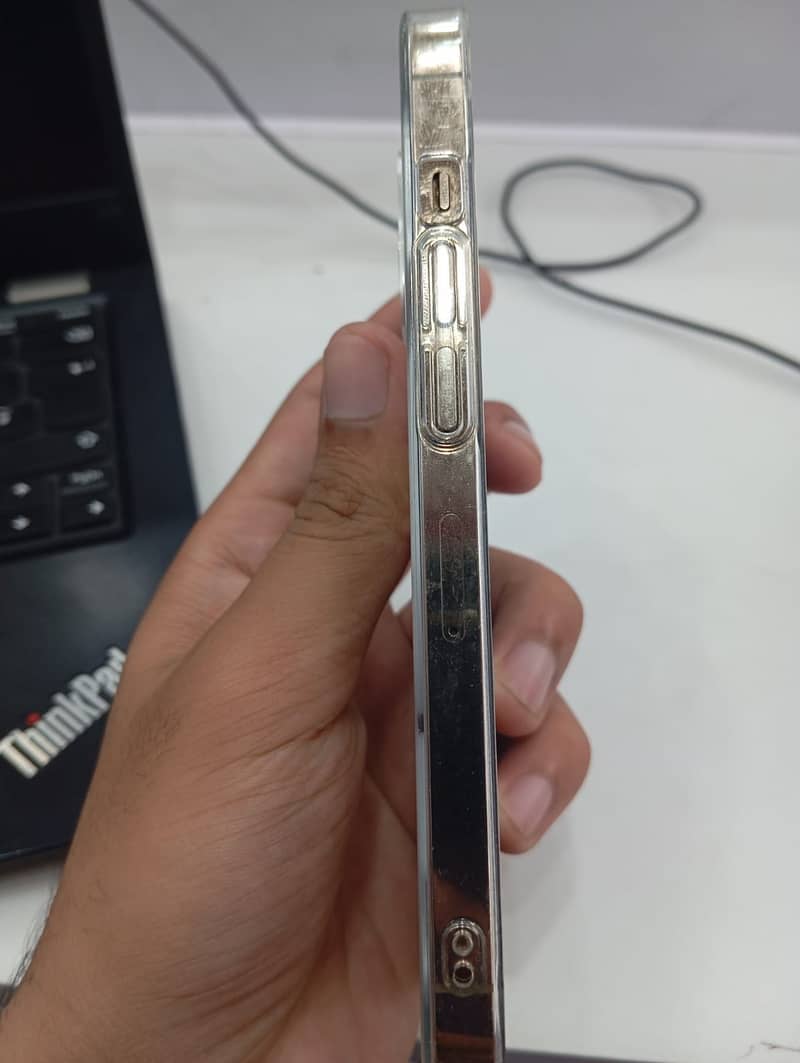Apple iPhone 13 3