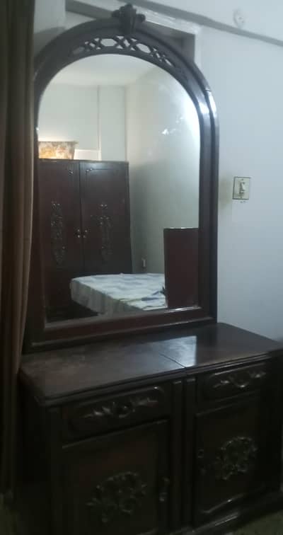 dressing table of pure wood sheesham good condition