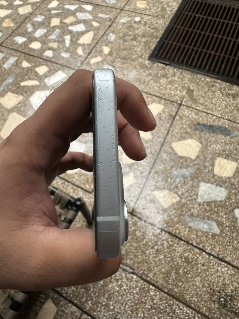 Apple iPhone 15 6