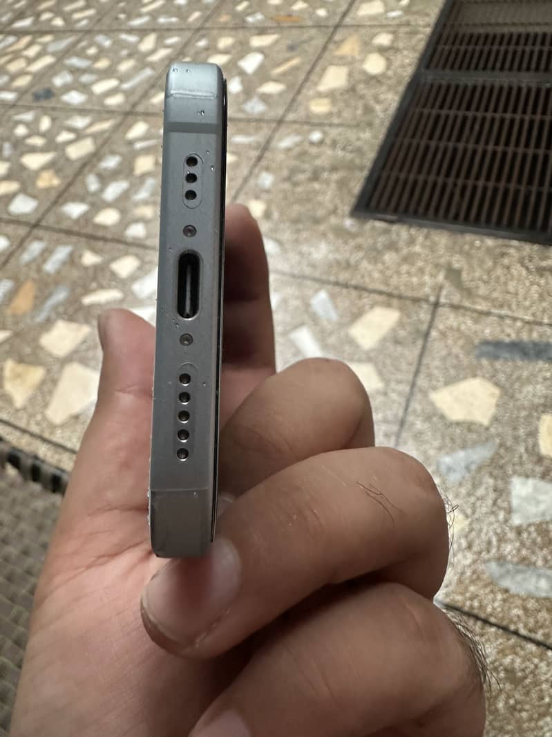 Apple iPhone 15 7