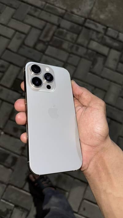 Apple iPhone 16 Pro