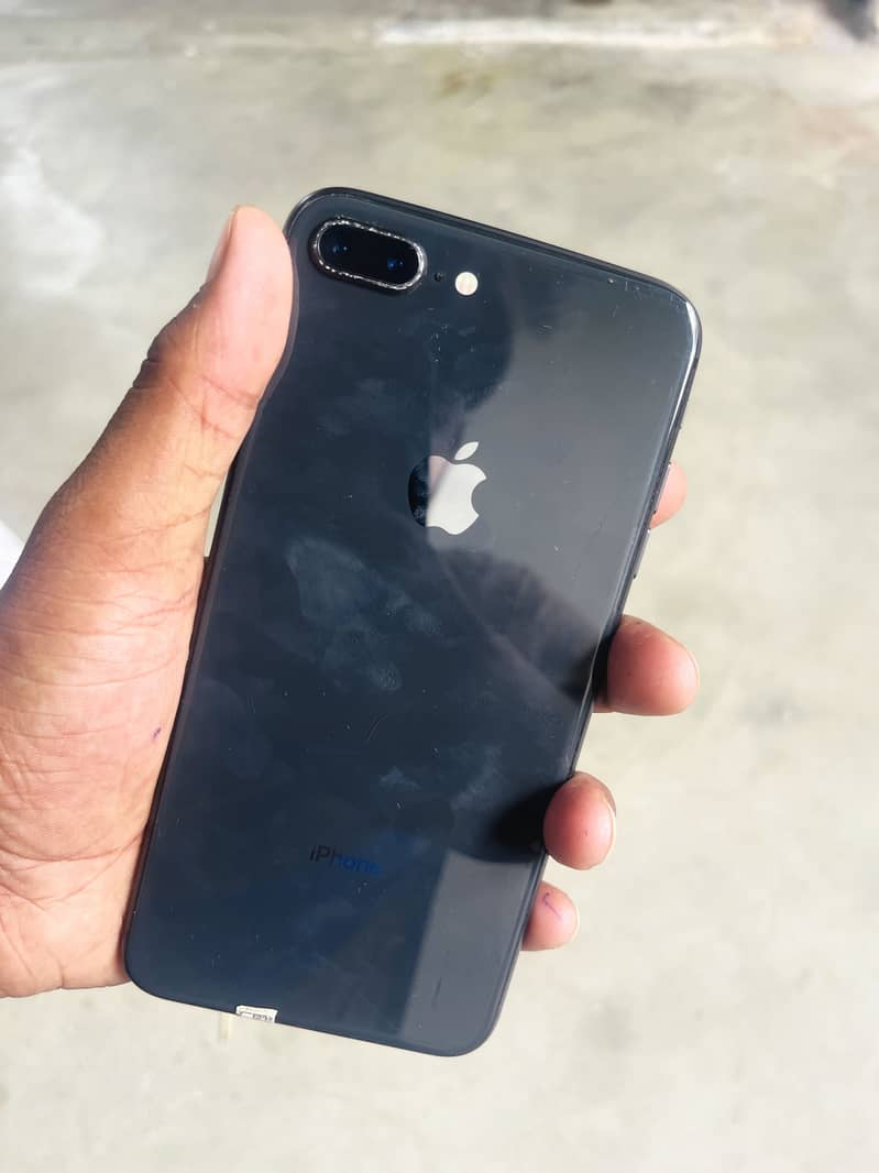 Apple iPhone 8 Plus 0