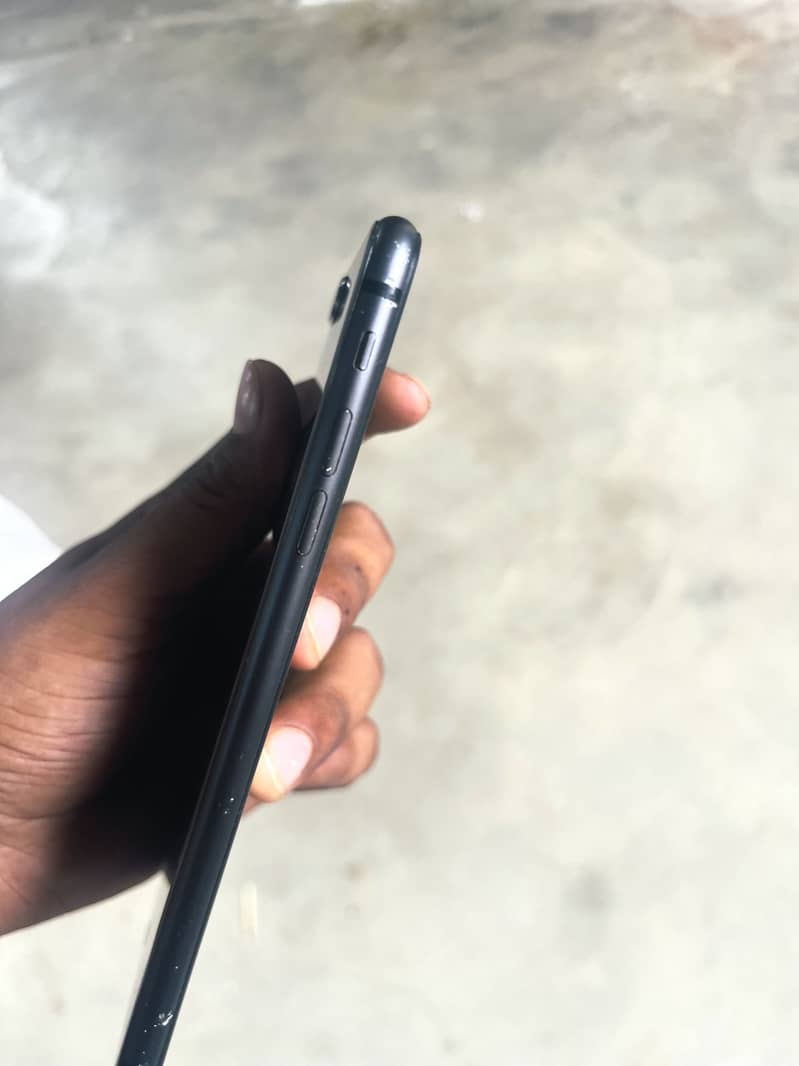 Apple iPhone 8 Plus 3
