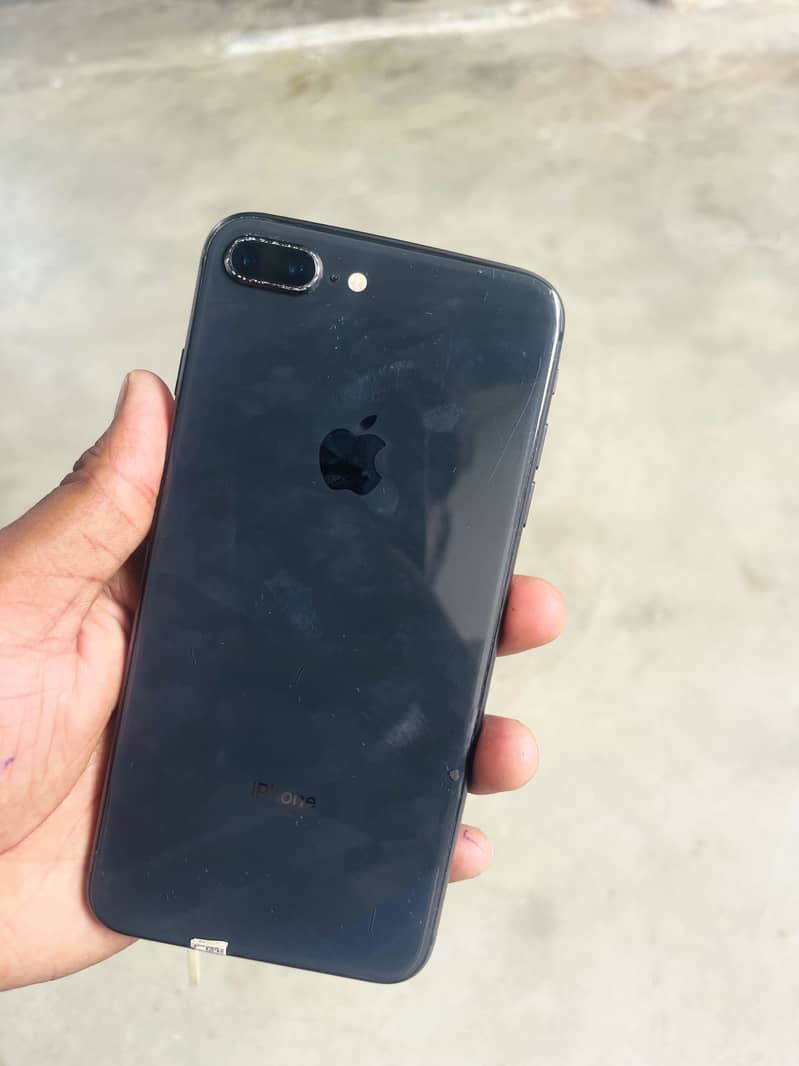 Apple iPhone 8 Plus 4