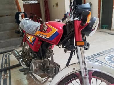 CD70 used bikes 2024/2025 lush condition urgent sale today