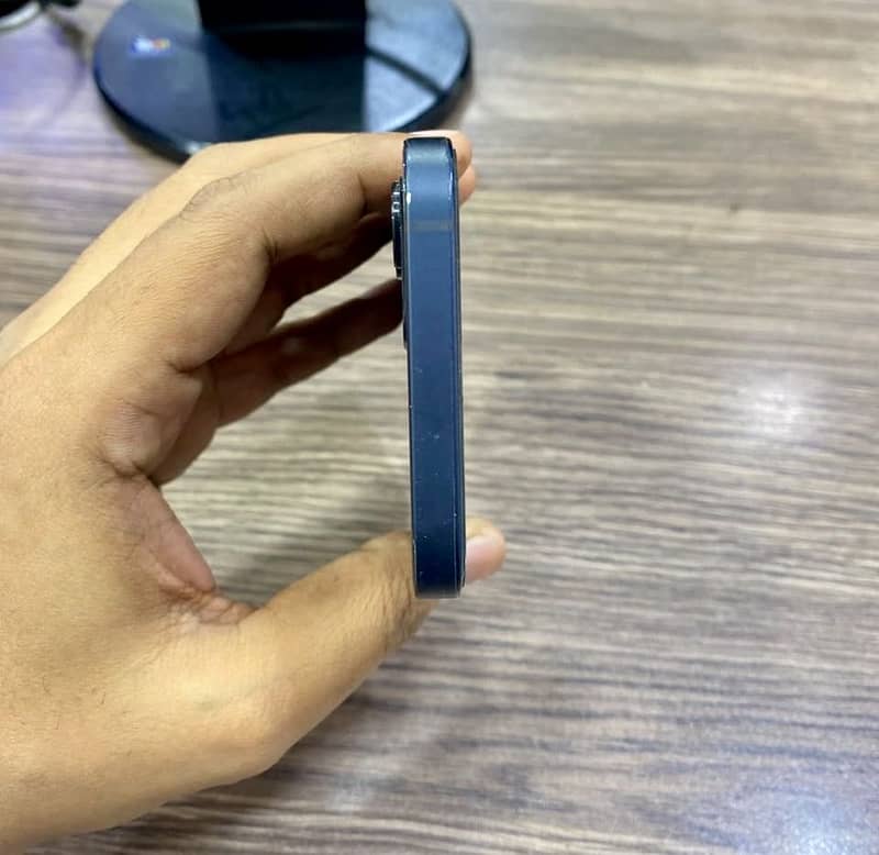 Apple iPhone 12 3