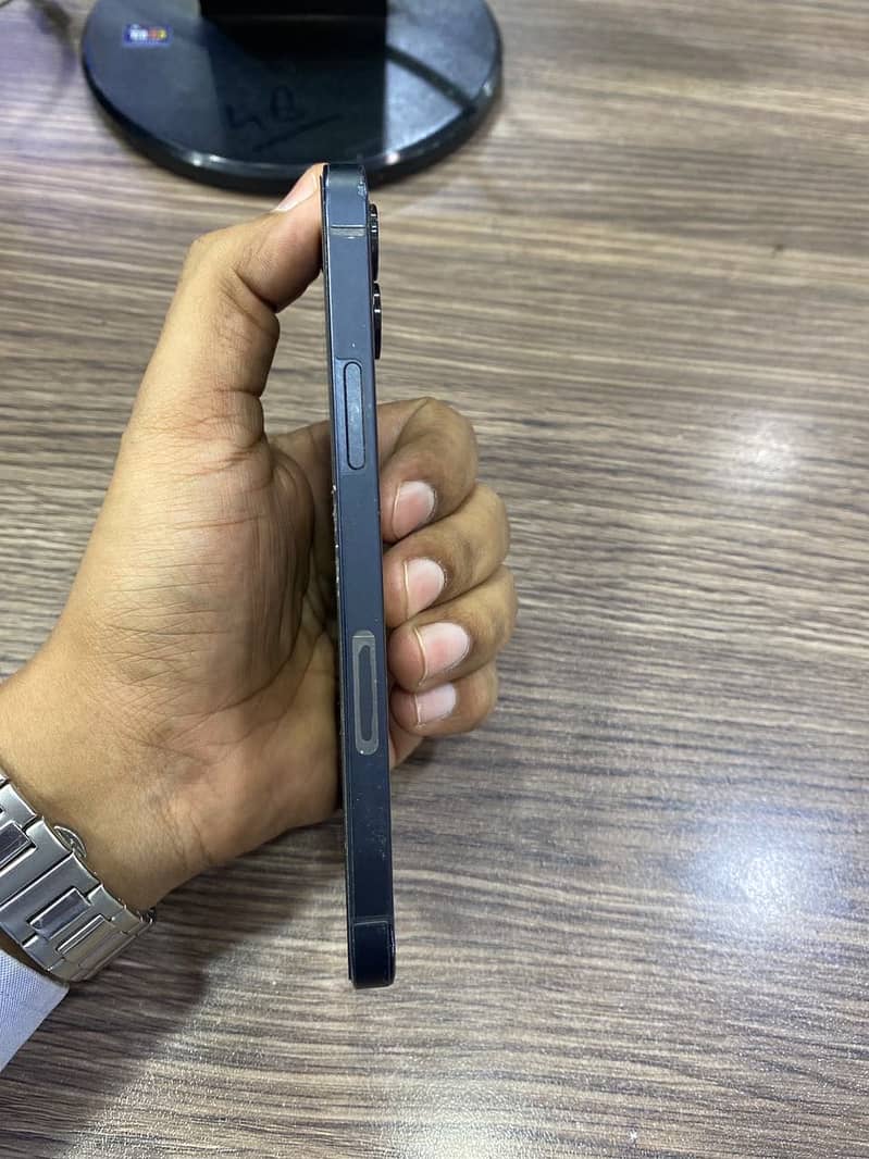 Apple iPhone 12 6