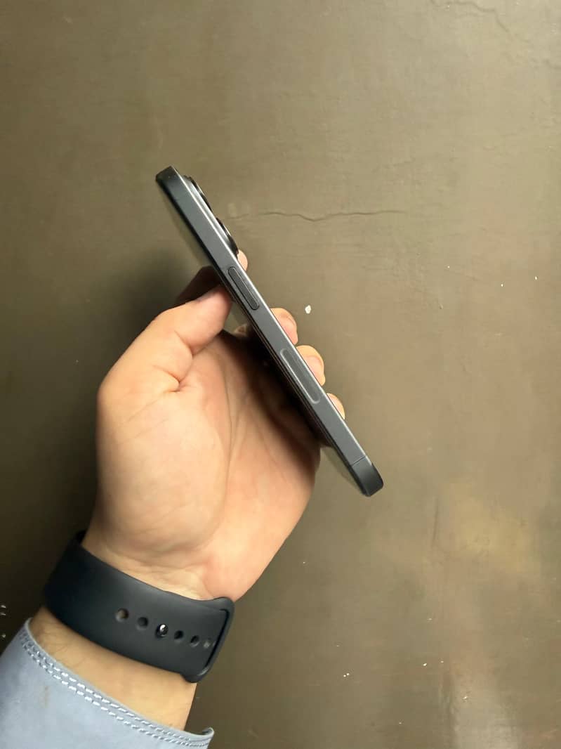Apple iPhone 15 Pro 2