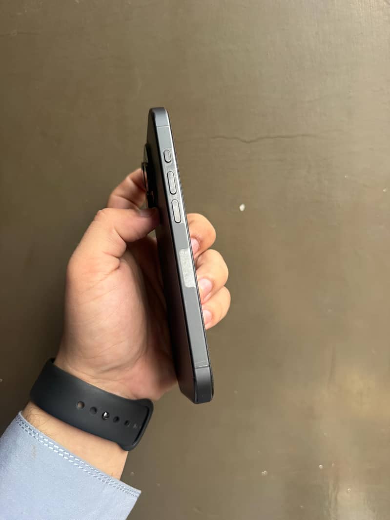 Apple iPhone 15 Pro 3