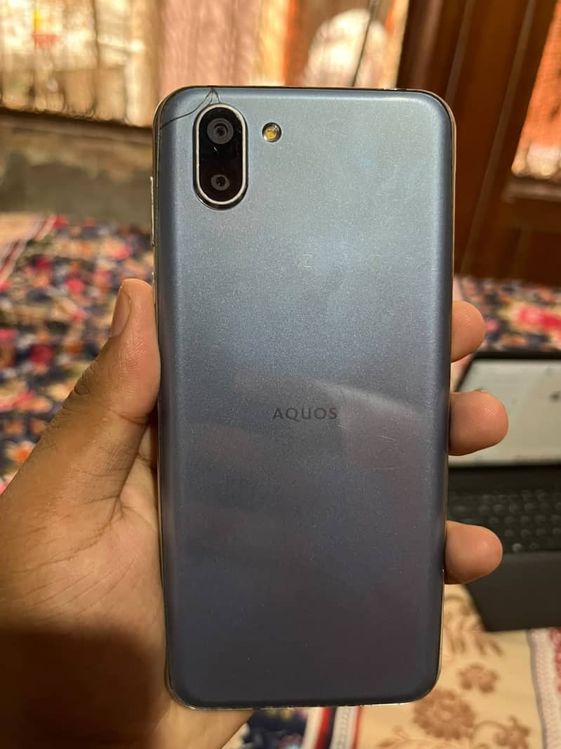 Sharp Aquos R2 1