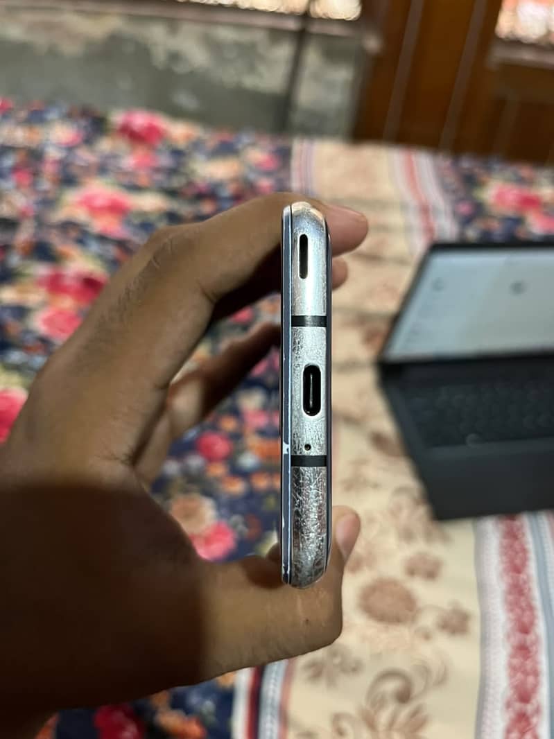 Sharp Aquos R2 2